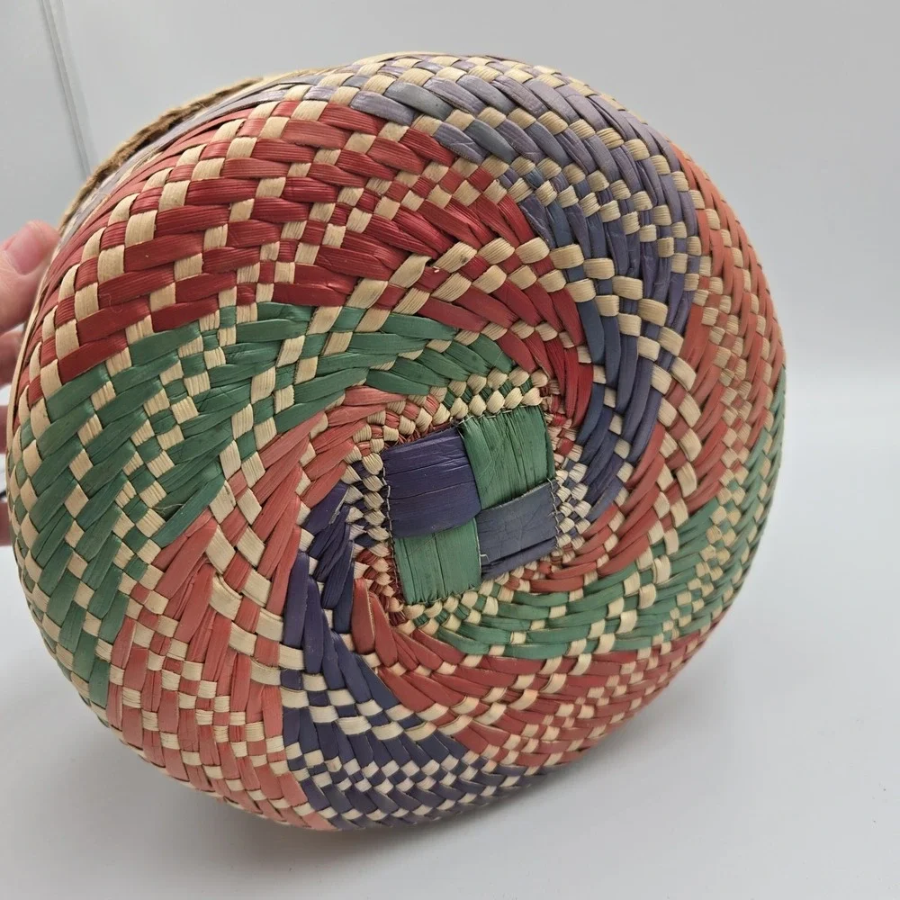 Vtg Handwoven Bright Multi Color Pitcairn Island Basket‎ W/ Lid Round 7x8 Inch